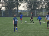 Laatste training S.K.N.W.K. JO10-1 (partijtje tegen de ouders) van woensdag 22 mei 2024 (18/133)